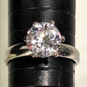 Pretty Solitaire Ring